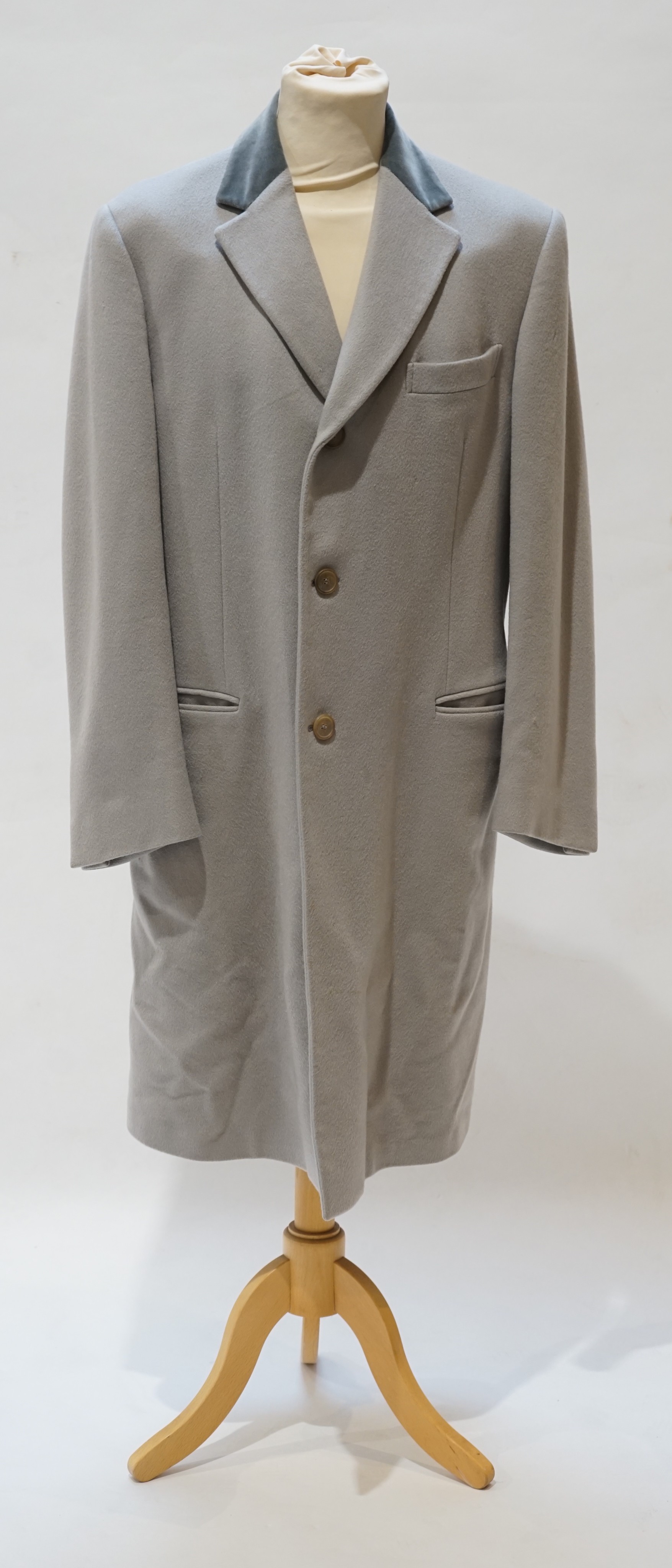 A gentleman's Gucci light grey cashmere overcoat with velvet collar, size IT 50 (UK 40)